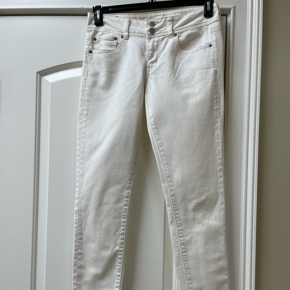 Ladies Off White Pants from AE. Size 6.